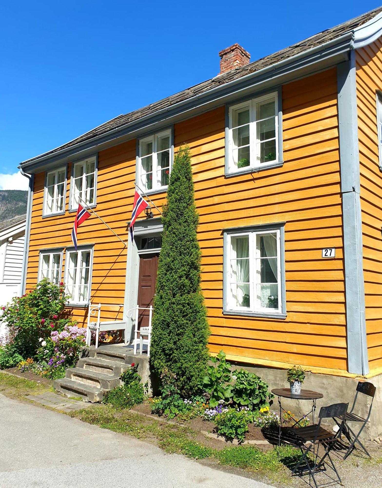 Kvammehuset Pa Gamle Laerdalsoyri Villa Exterior photo