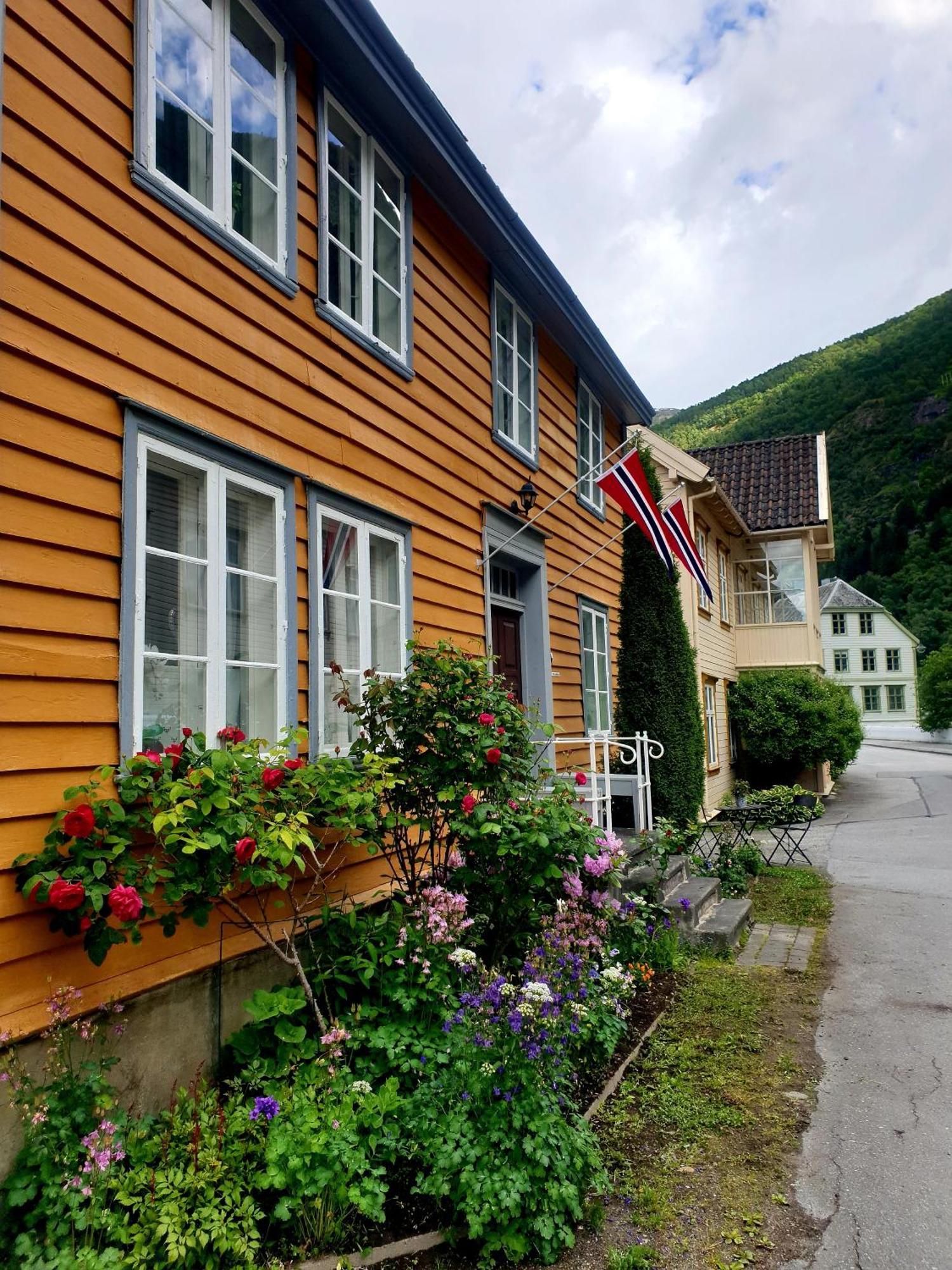 Kvammehuset Pa Gamle Laerdalsoyri Villa Exterior photo